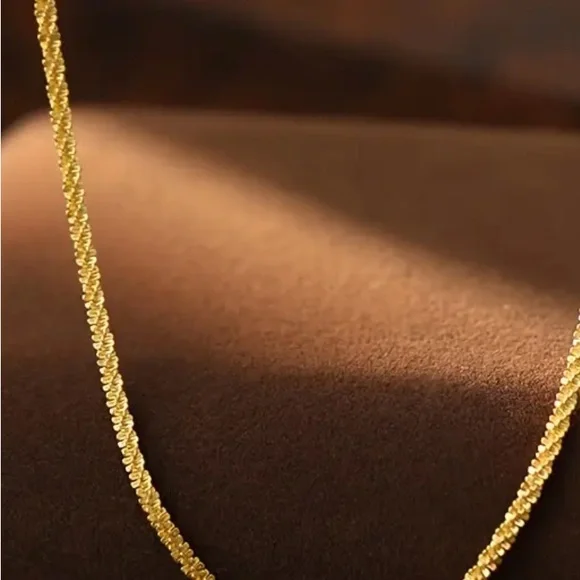 Gucci Gold Heart Charm necklace stamped. - Picture 5 of 9